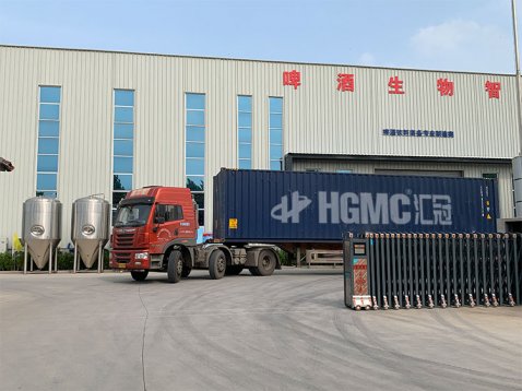 匯冠10噸啤酒發(fā)酵設備發(fā)貨俄羅斯代理商